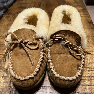 LL Bean Women’s Slippers Size 9